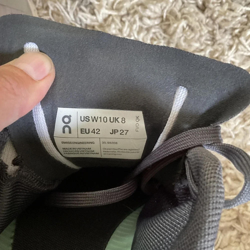 On Cloudflow Womens Running Shoes Lavender Mint Green Size 10